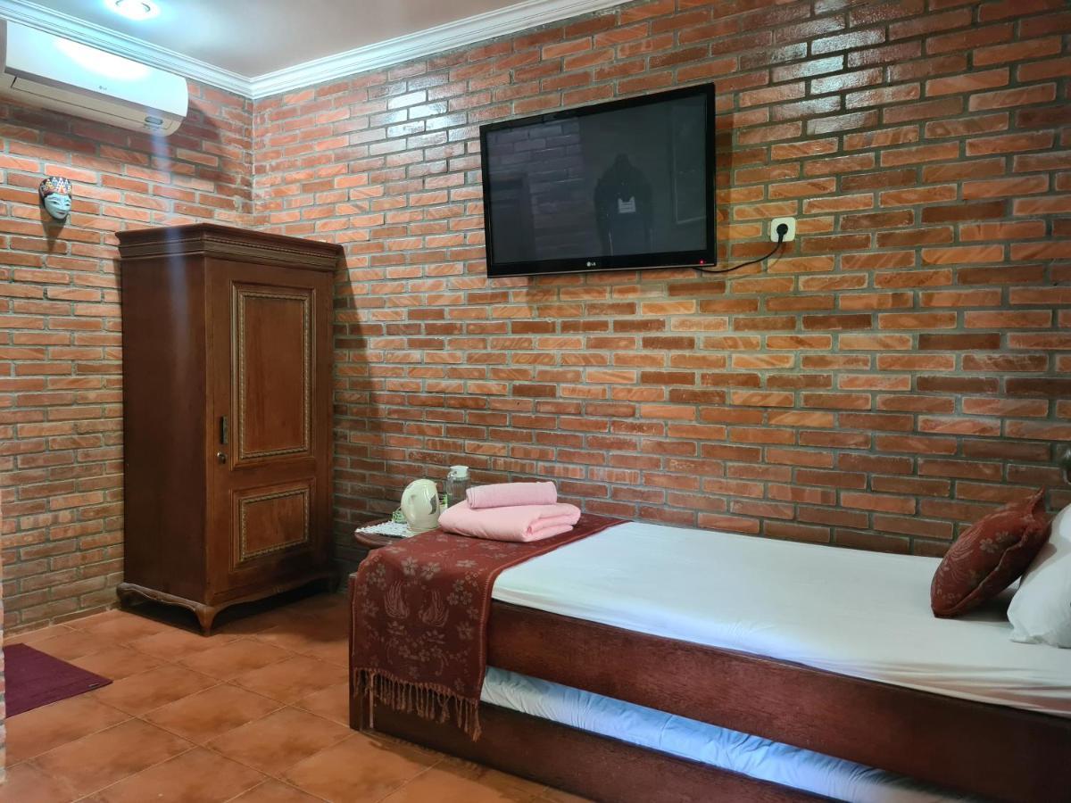 Ndalem Suryo Saptono Guest House Tugu Eksteriør billede