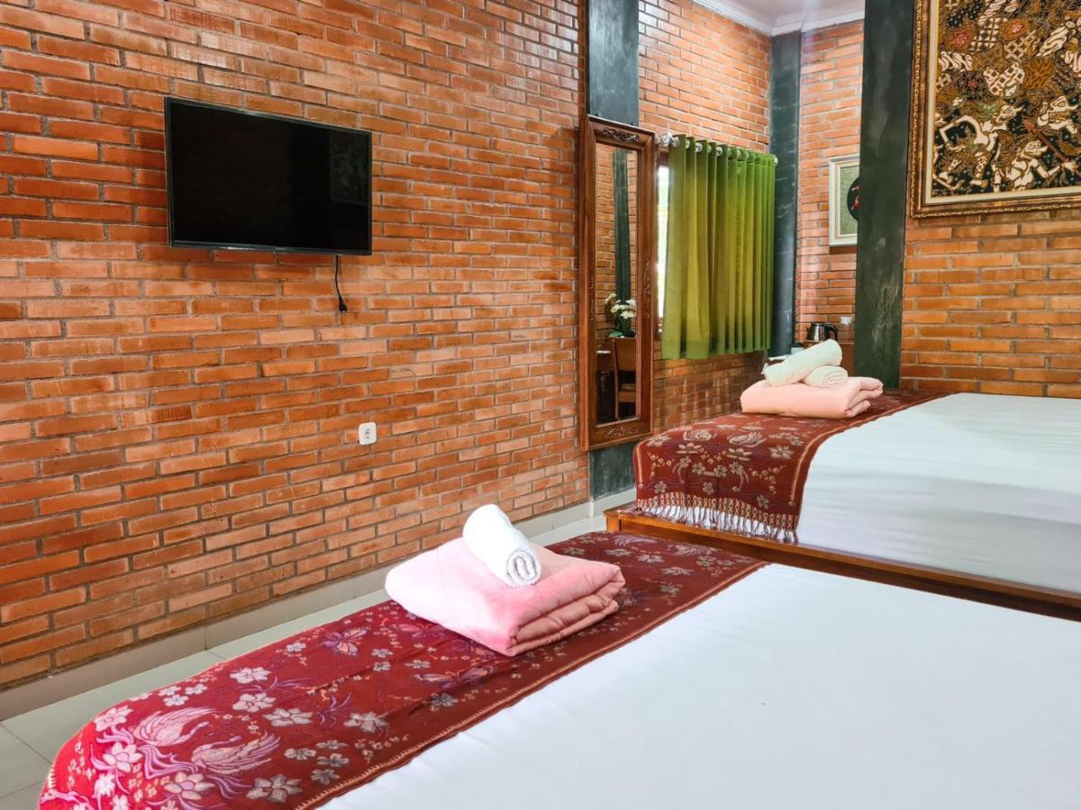 Ndalem Suryo Saptono Guest House Tugu Eksteriør billede