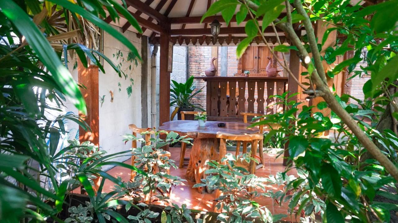 Ndalem Suryo Saptono Guest House Tugu Eksteriør billede
