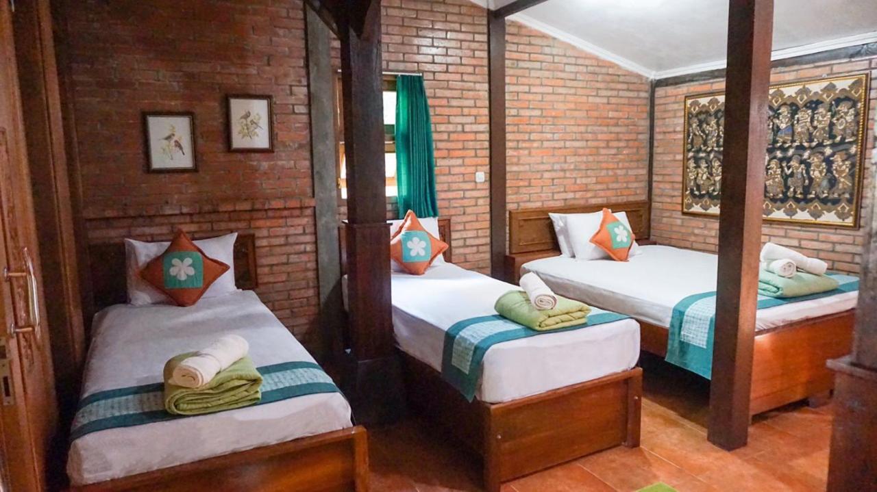 Ndalem Suryo Saptono Guest House Tugu Eksteriør billede