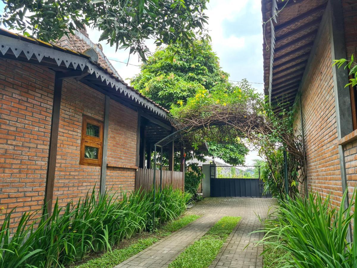 Ndalem Suryo Saptono Guest House Tugu Eksteriør billede