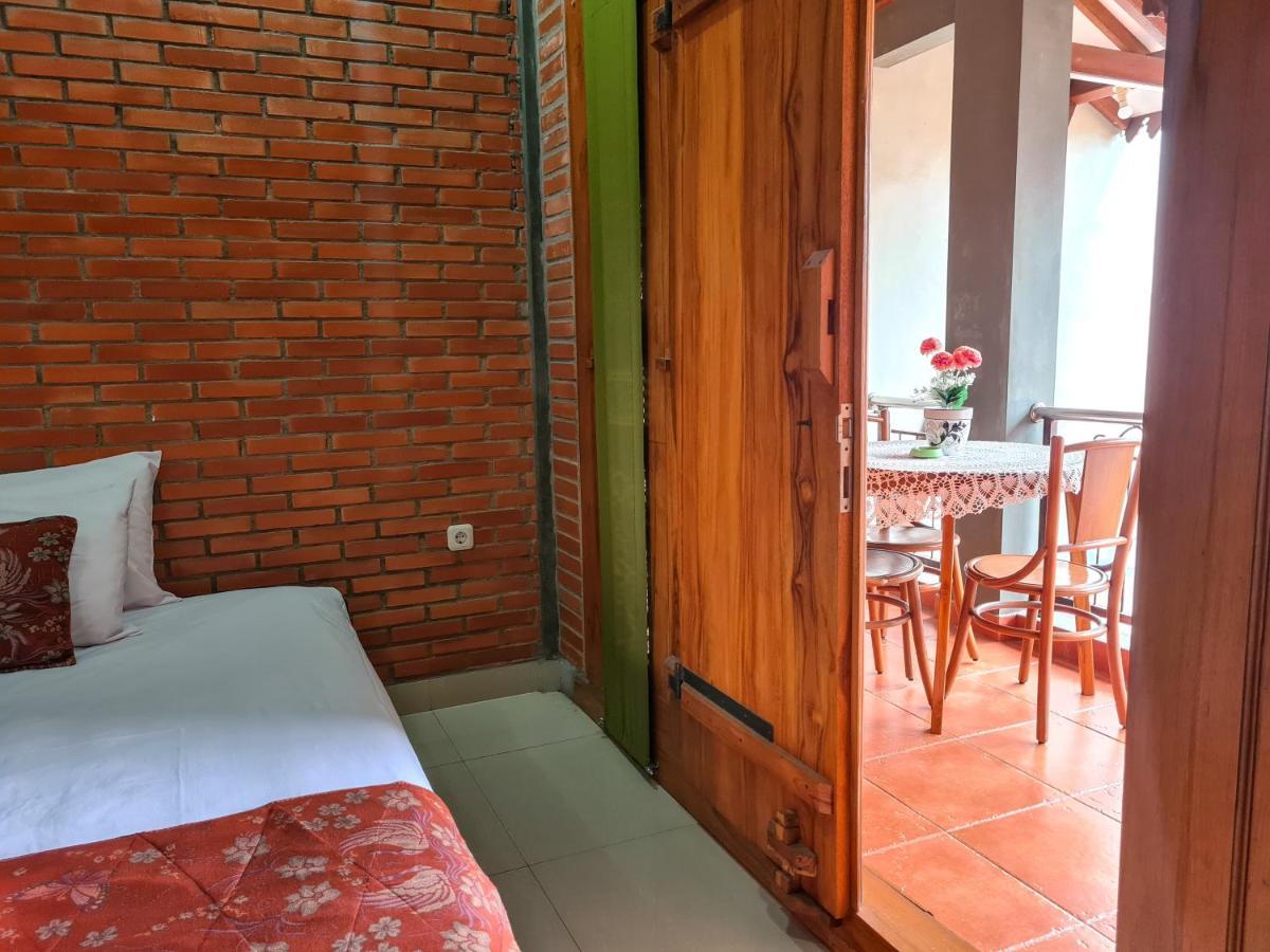 Ndalem Suryo Saptono Guest House Tugu Eksteriør billede
