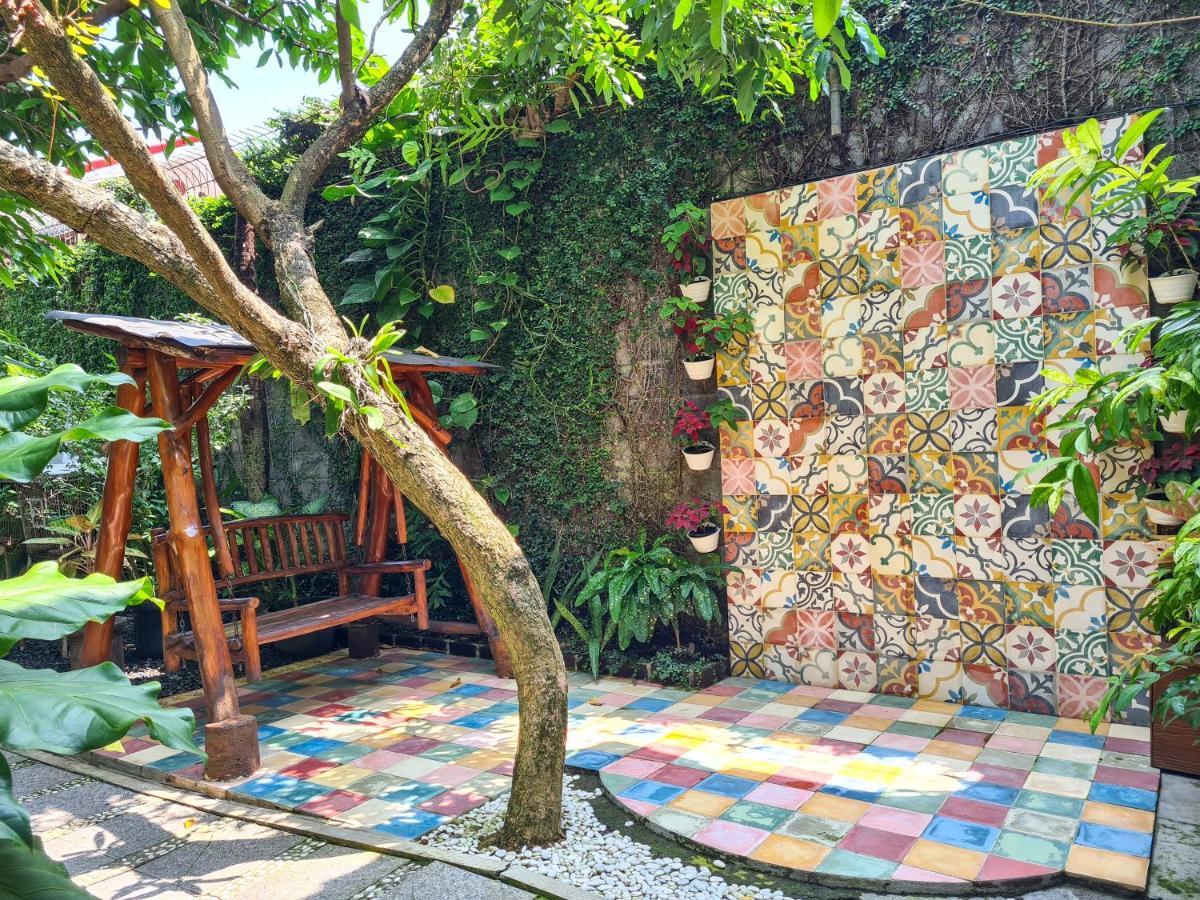 Ndalem Suryo Saptono Guest House Tugu Eksteriør billede
