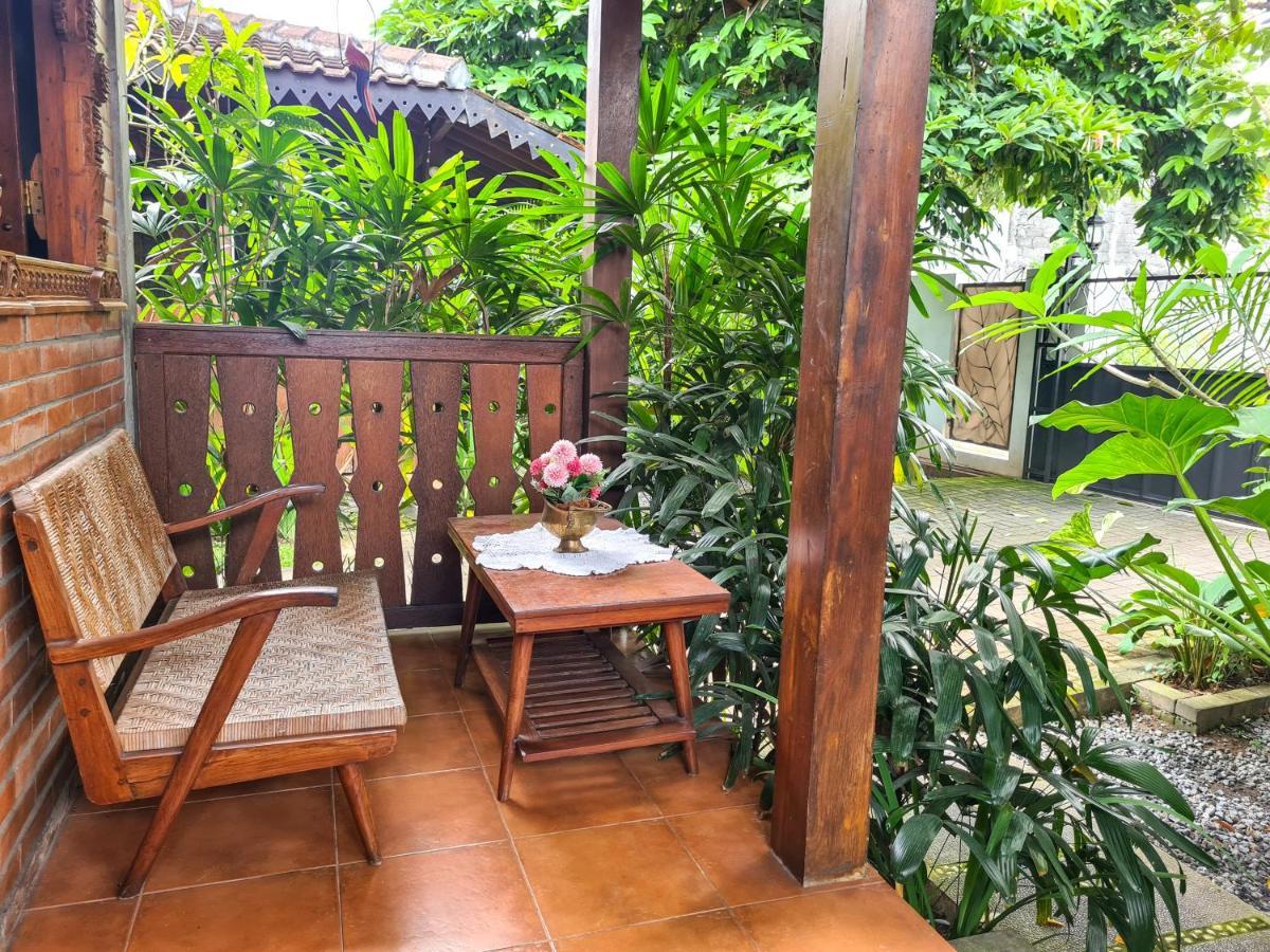 Ndalem Suryo Saptono Guest House Tugu Eksteriør billede