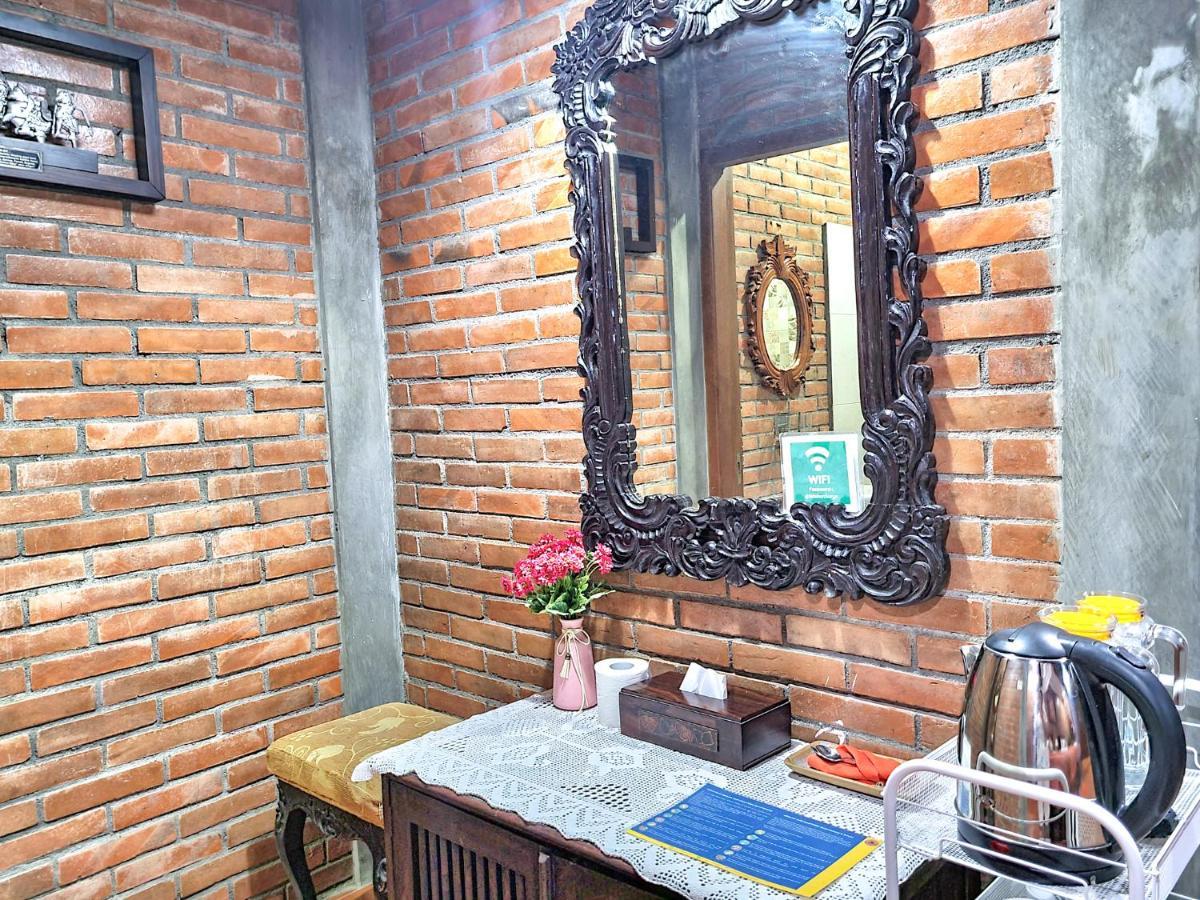 Ndalem Suryo Saptono Guest House Tugu Eksteriør billede