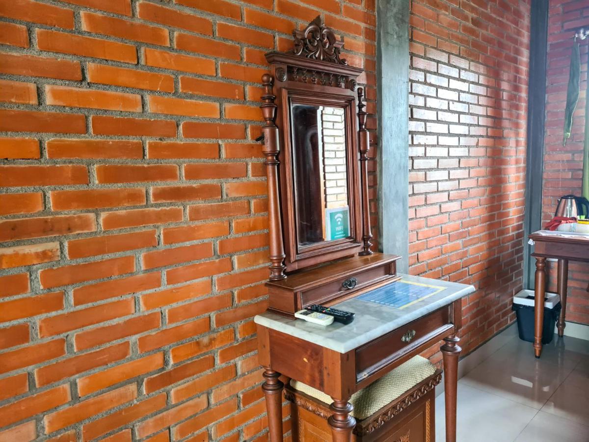 Ndalem Suryo Saptono Guest House Tugu Eksteriør billede