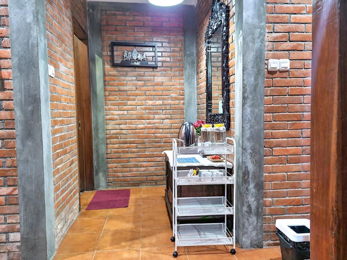 Ndalem Suryo Saptono Guest House Tugu Eksteriør billede