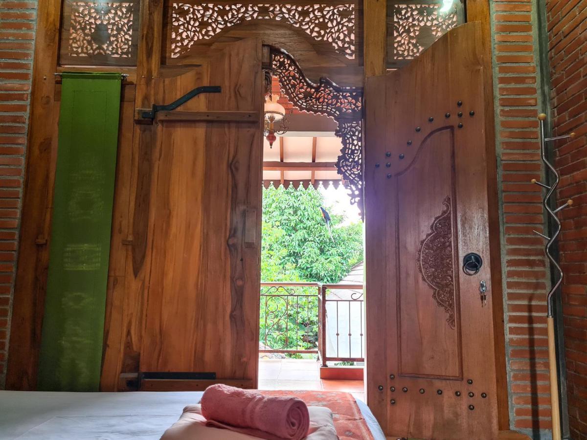 Ndalem Suryo Saptono Guest House Tugu Eksteriør billede
