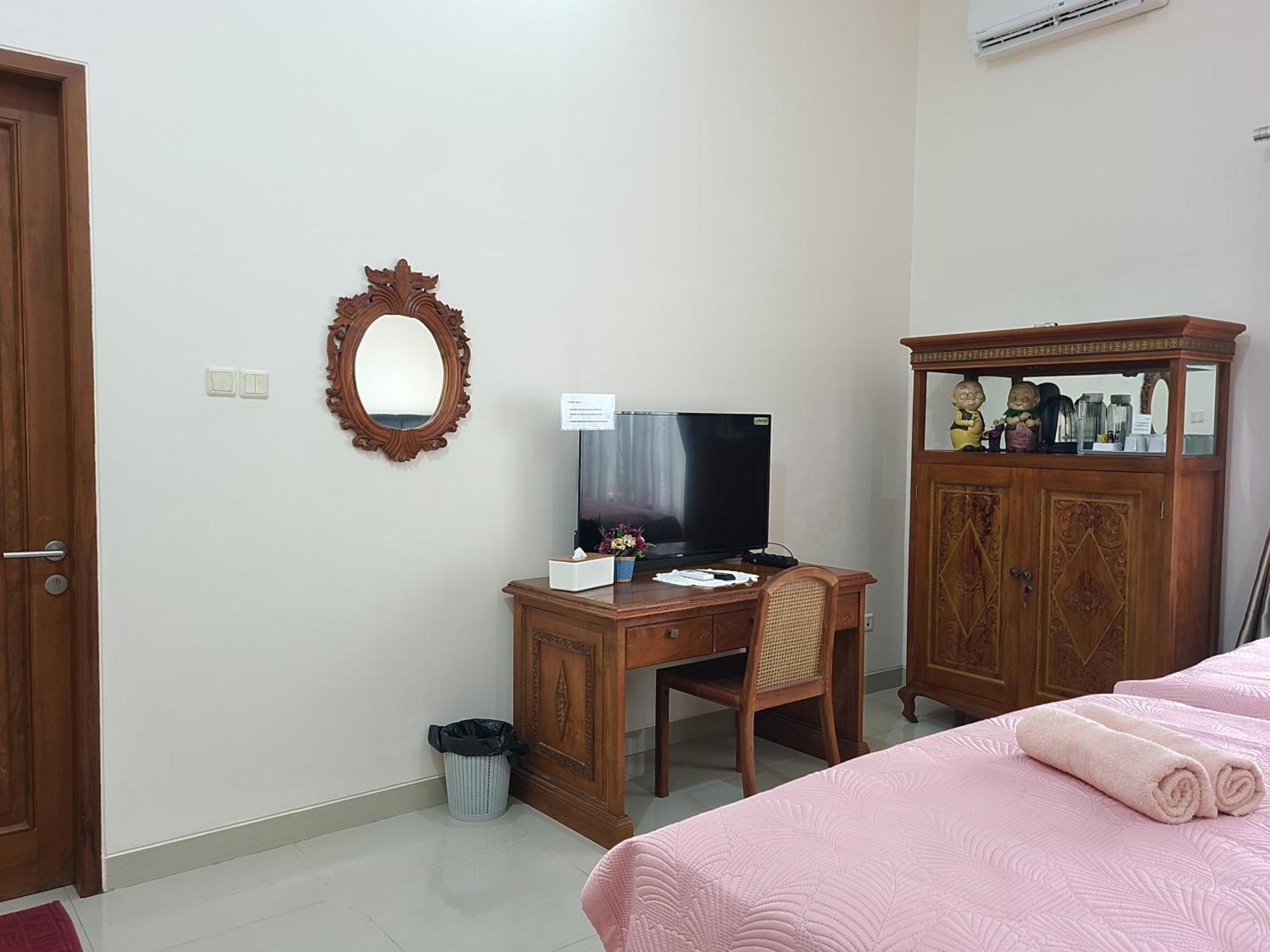 Ndalem Suryo Saptono Guest House Tugu Eksteriør billede