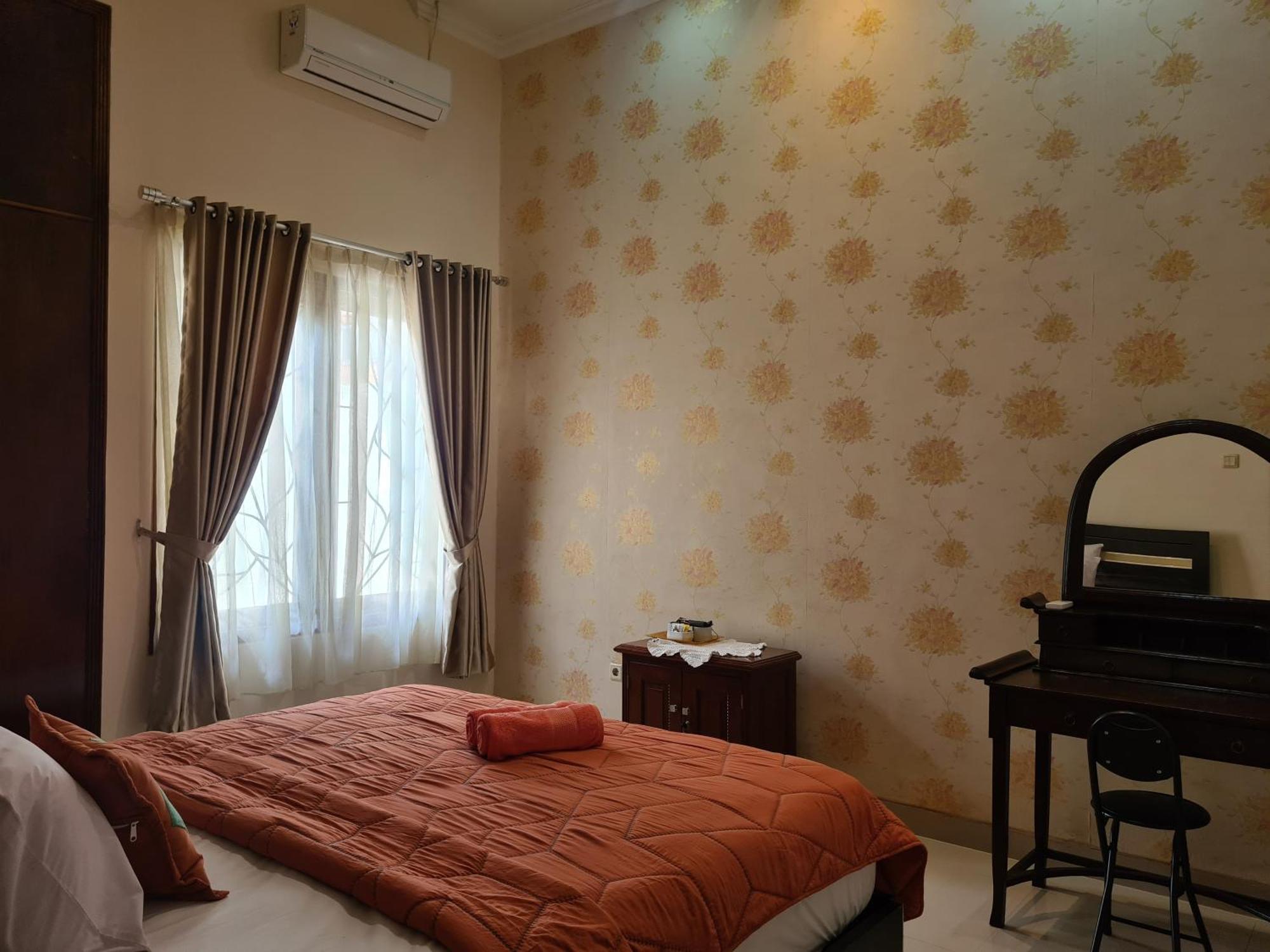 Ndalem Suryo Saptono Guest House Tugu Eksteriør billede
