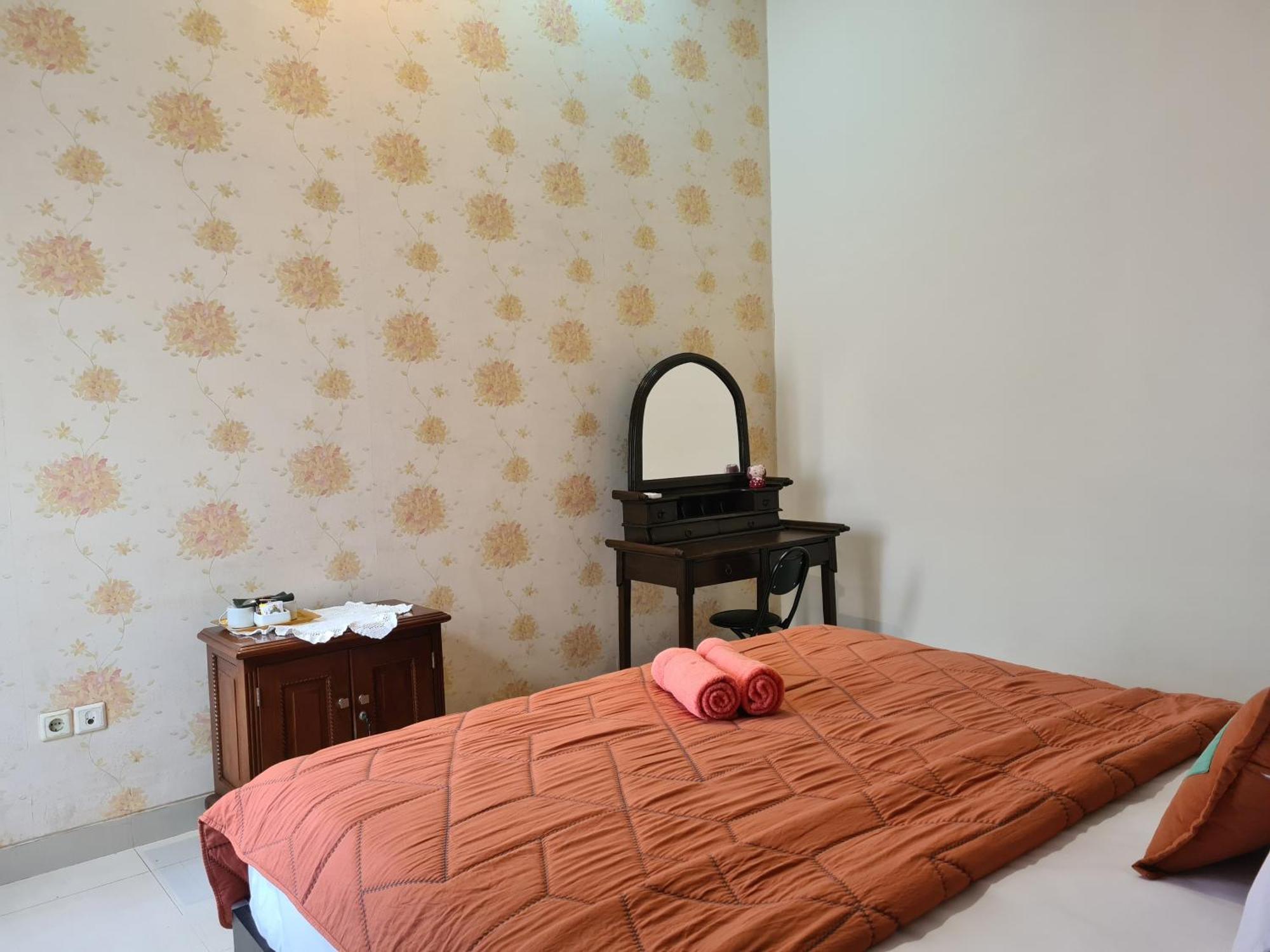 Ndalem Suryo Saptono Guest House Tugu Eksteriør billede
