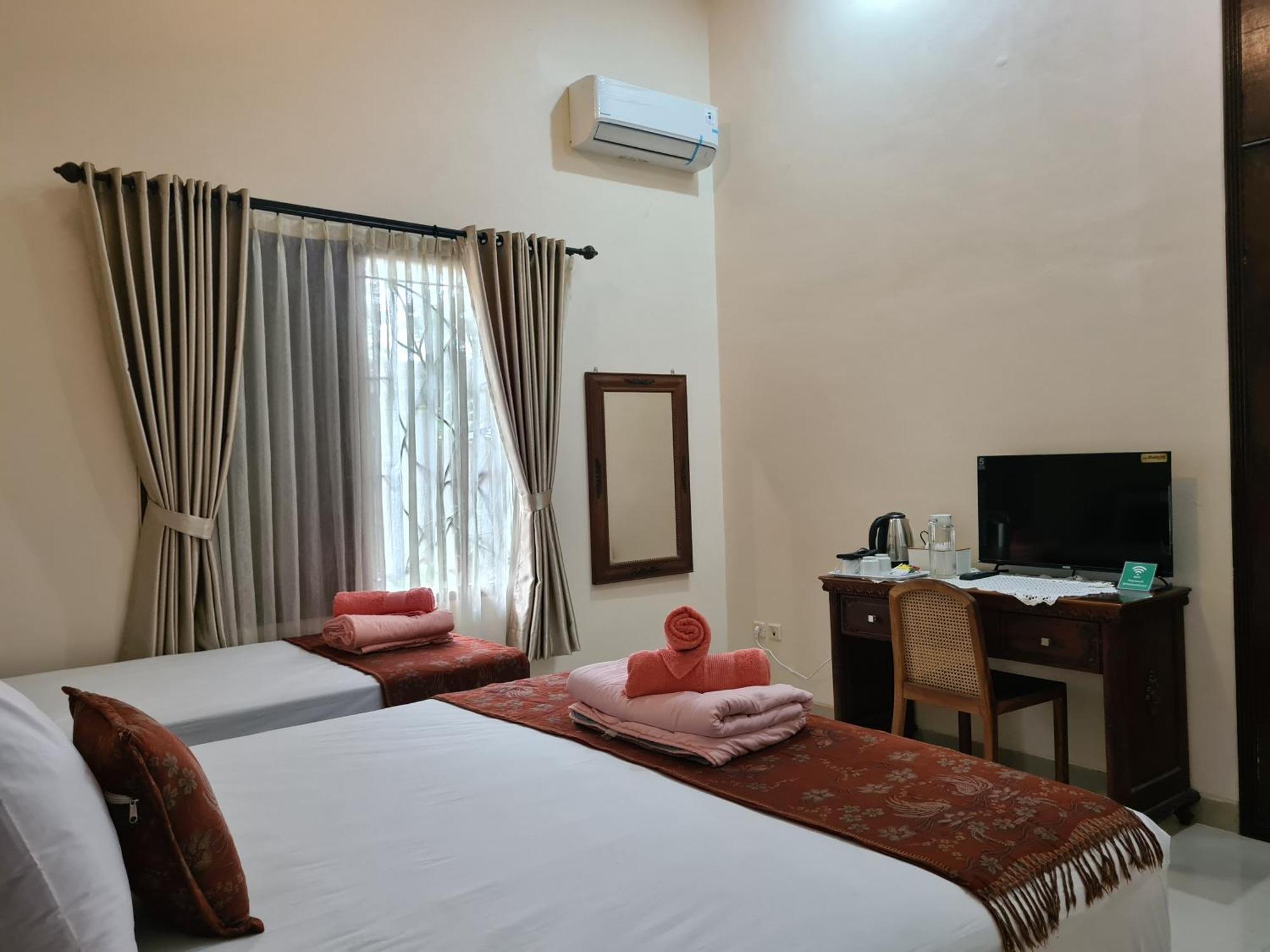 Ndalem Suryo Saptono Guest House Tugu Eksteriør billede