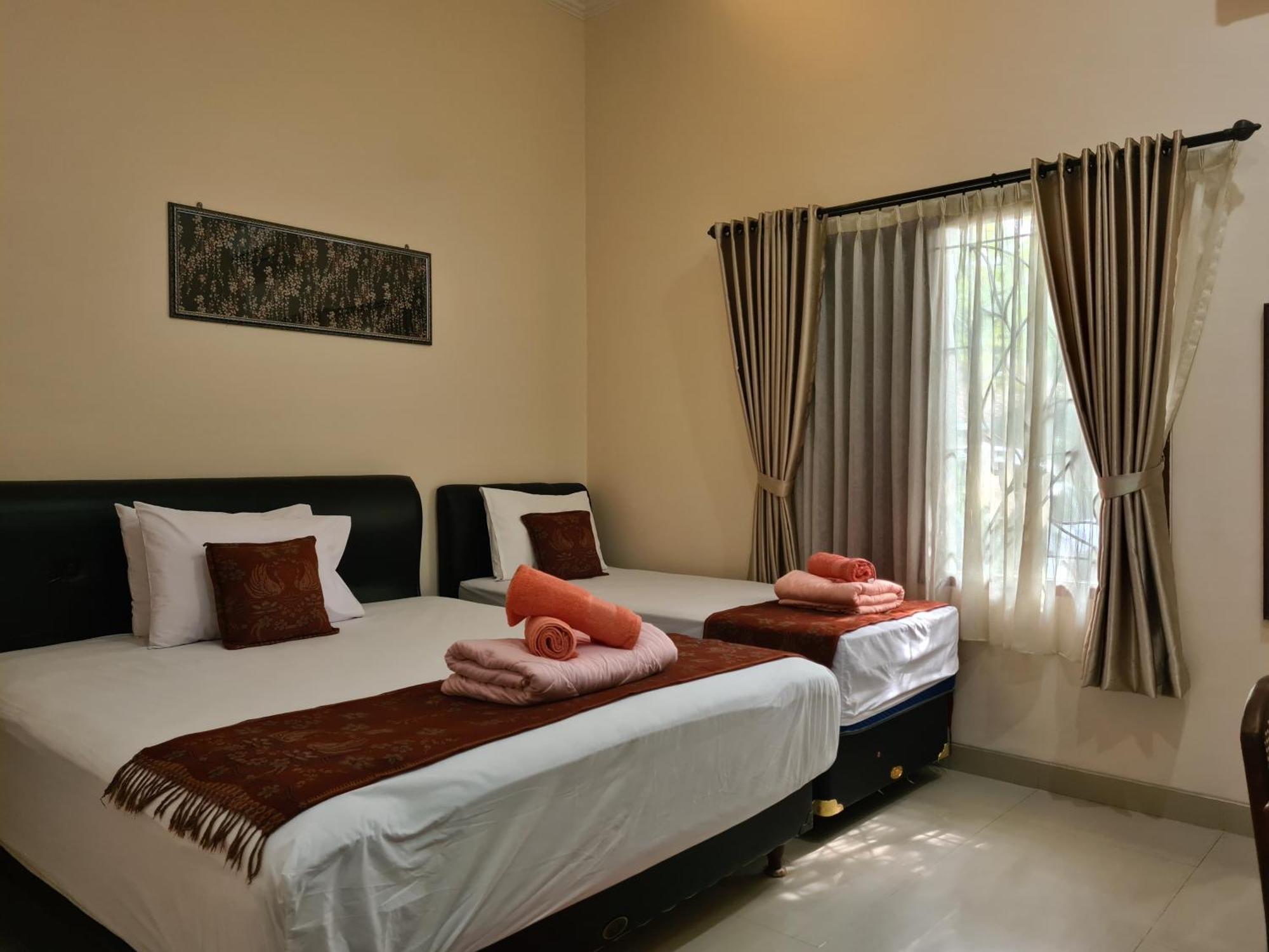 Ndalem Suryo Saptono Guest House Tugu Eksteriør billede